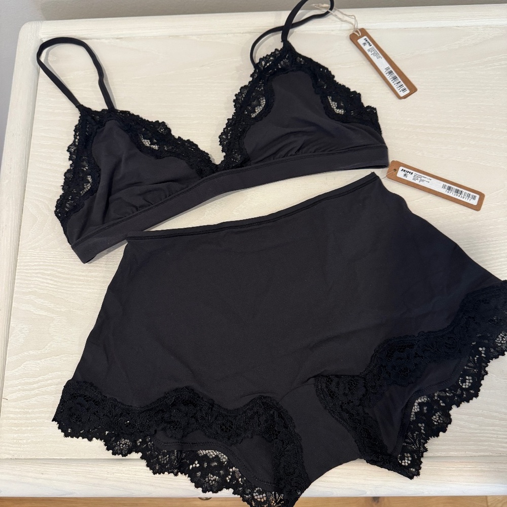 SKIMS Fits Everybody Lace Triangle Bralette & Boy short